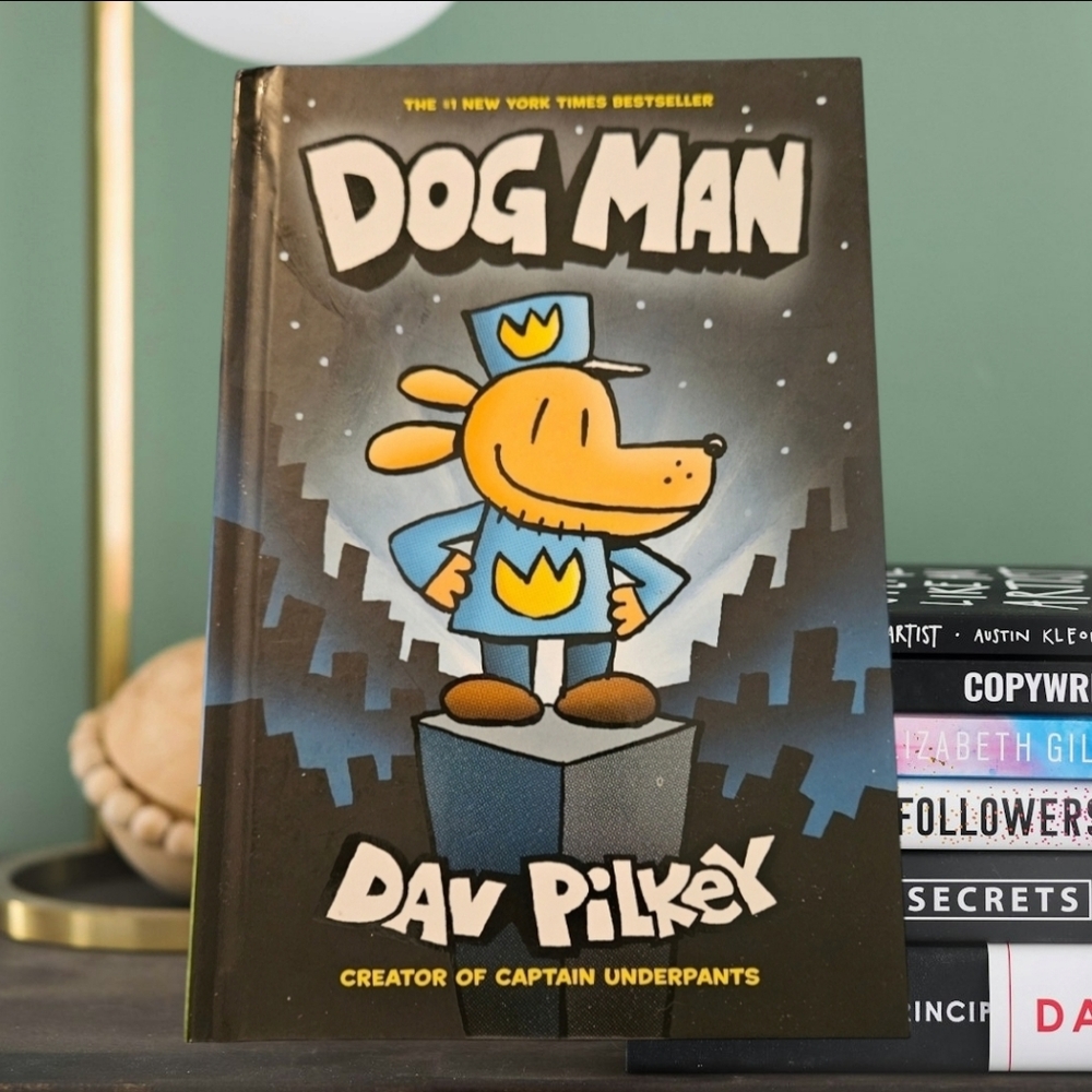 📚 3/$15: Dog Man Graphic Novel (Hardcover)